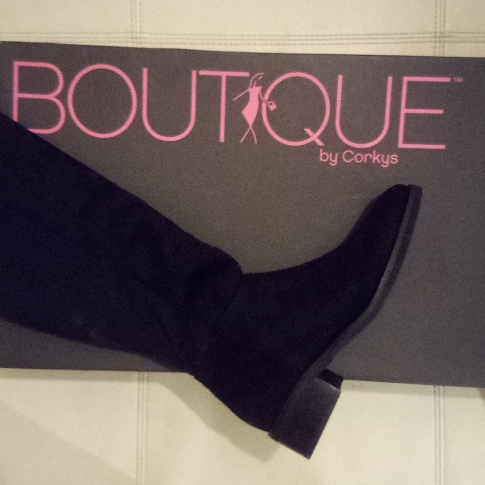 Boutique by Corky's size 7 black midway sued bottom as well back midway stretch.